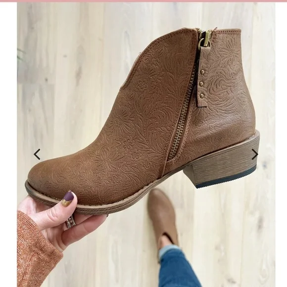 Very G Booties Slip On Side Zipper Closure Tan Womens Size 11 - Picture 3 of 13